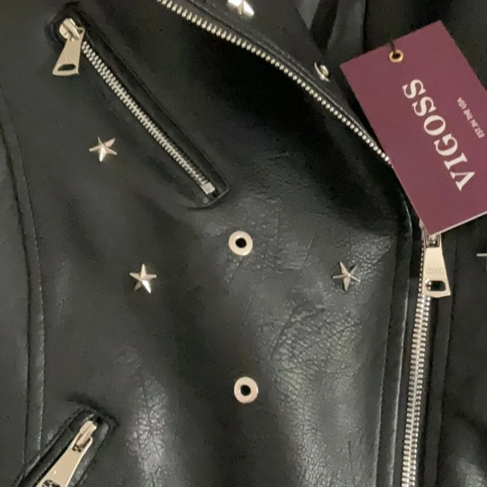 VIGOSS.  NWT   FAUX LEATHER  MOTO STYLE  BLACK STAR STUDDED JACKET - Picture 4 of 6